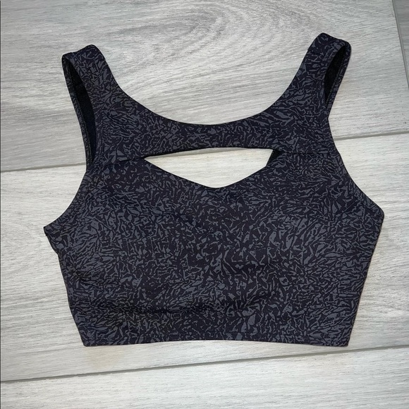 COPY - lululemon everlux cut out train bra - Picture 1 of 2